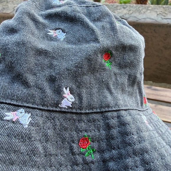 Urban Outfitters Embroidered Bucket Hat - Picture 5 of 5